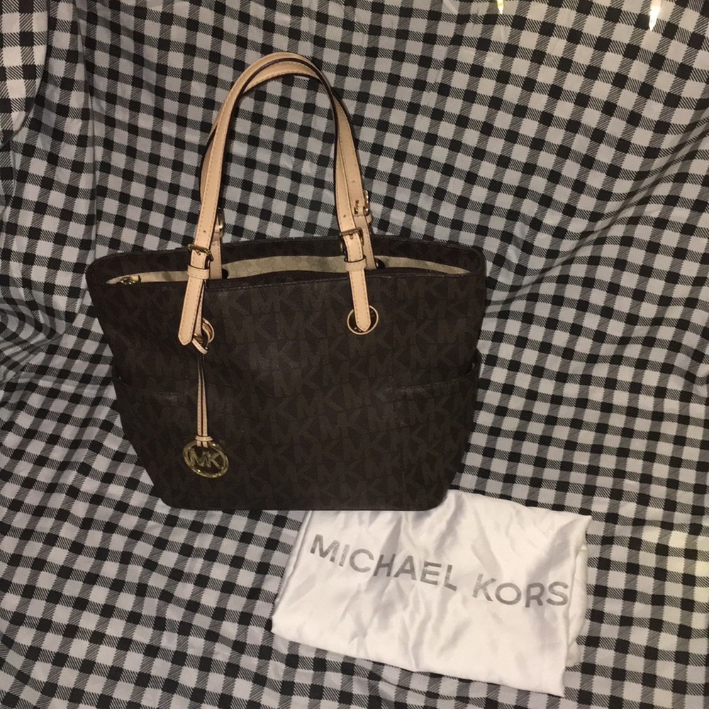 Michael Kors Jet Set Signature Tote✈️💛🌟